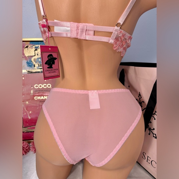 Elegant Pink Lace Lingerie Set - Picture 9 of 10